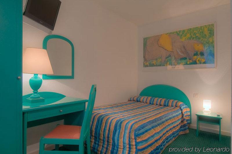 Hotel Croix De Malte à Paris Chambre photo