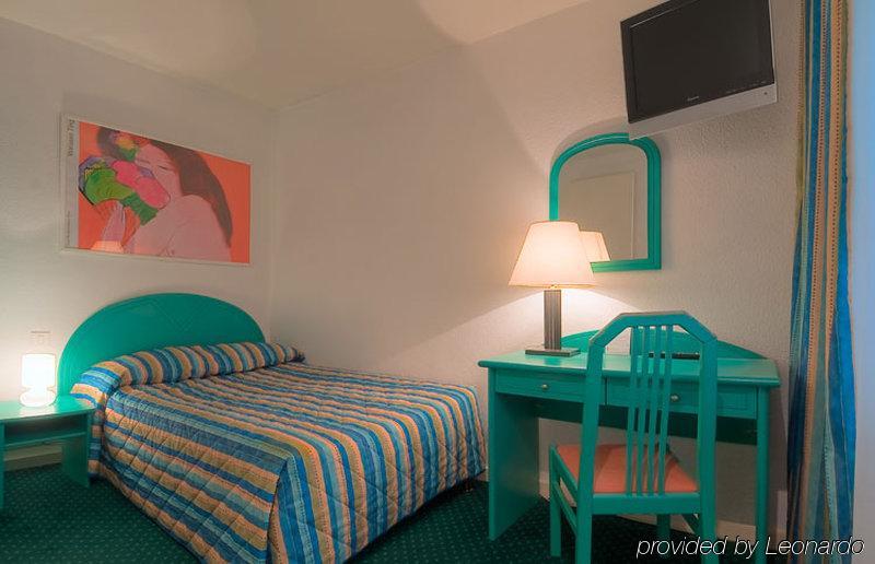 Hotel Croix De Malte à Paris Chambre photo